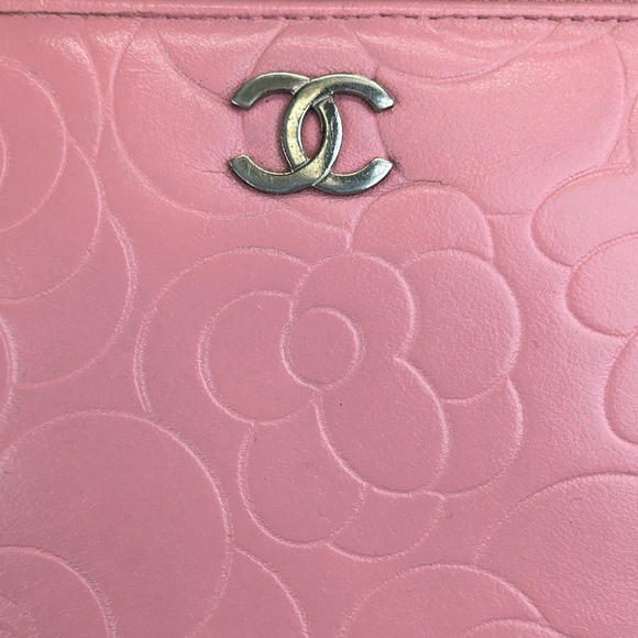 CHANEL CC Camellia Flower Long Zippy Wallet Light Pink Serial #17 2012-2013 - Picture 3 of 17